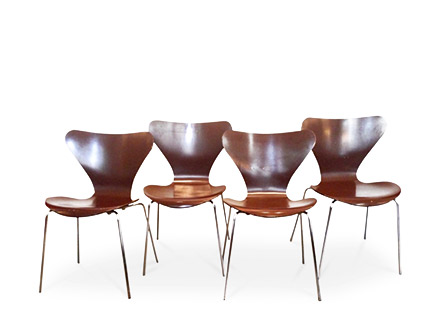 SÃ©rie de quatre chaises Arne Jacobsen